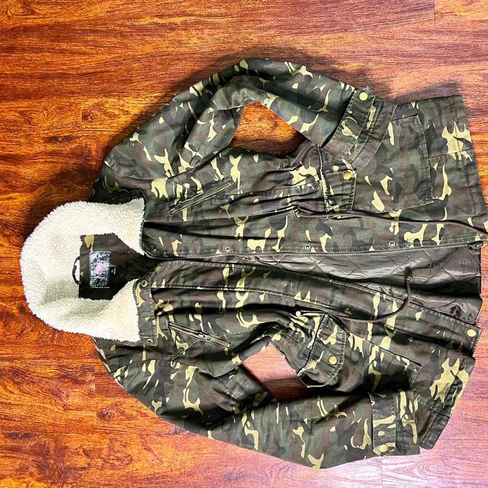 Sherpa collar Army fatigue denim jacket . Warm. Sz Medium